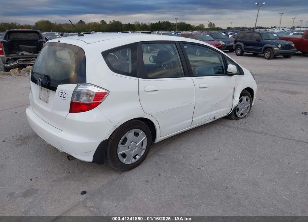 2013 HONDA FIT VIN: JHMGE8H30DC001195
