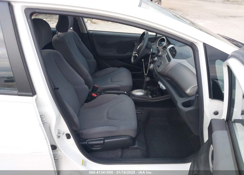 2013 HONDA FIT VIN: JHMGE8H30DC001195
