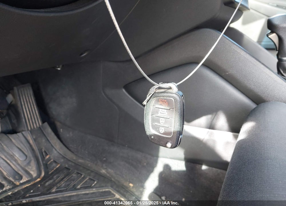 2017 HYUNDAI TUCSON SE VIN: KM8J23A41HU592932