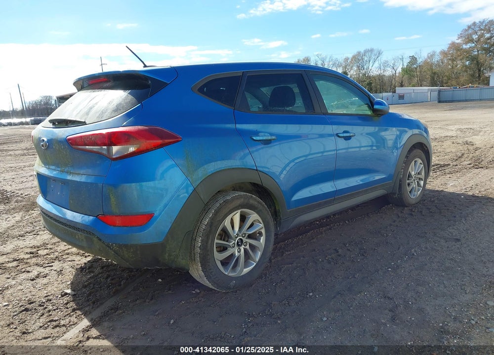 2017 HYUNDAI TUCSON SE VIN: KM8J23A41HU592932