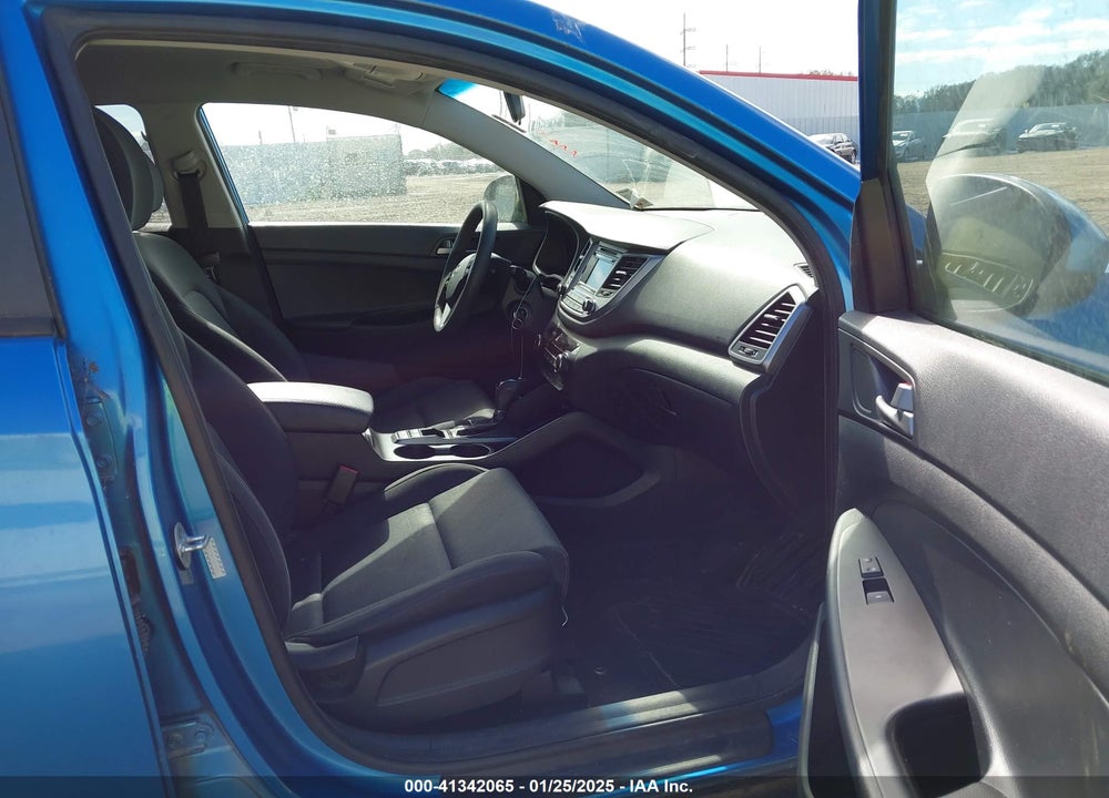 2017 HYUNDAI TUCSON SE VIN: KM8J23A41HU592932