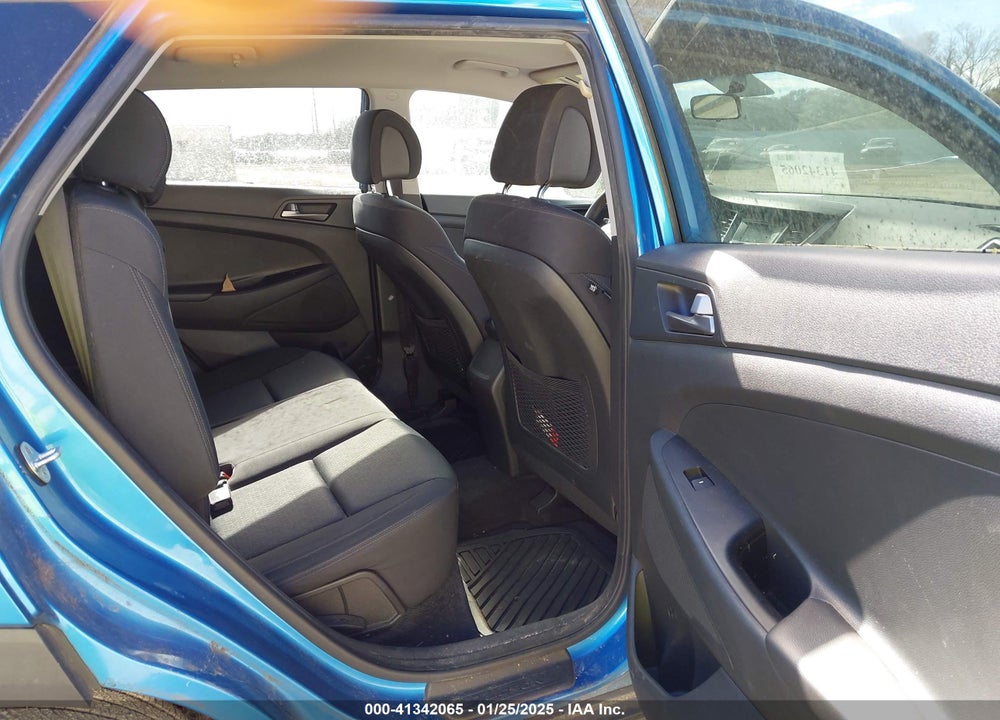 2017 HYUNDAI TUCSON SE VIN: KM8J23A41HU592932