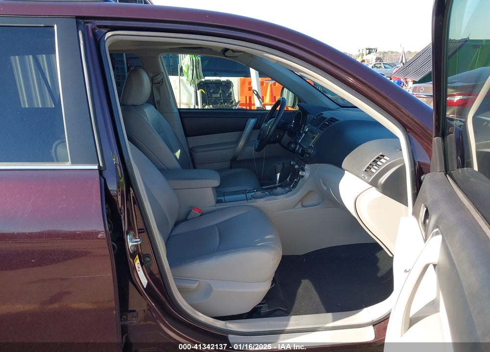 2013 TOYOTA HIGHLANDER PLUS/SE VIN: 5TDZK3EH0DS107456