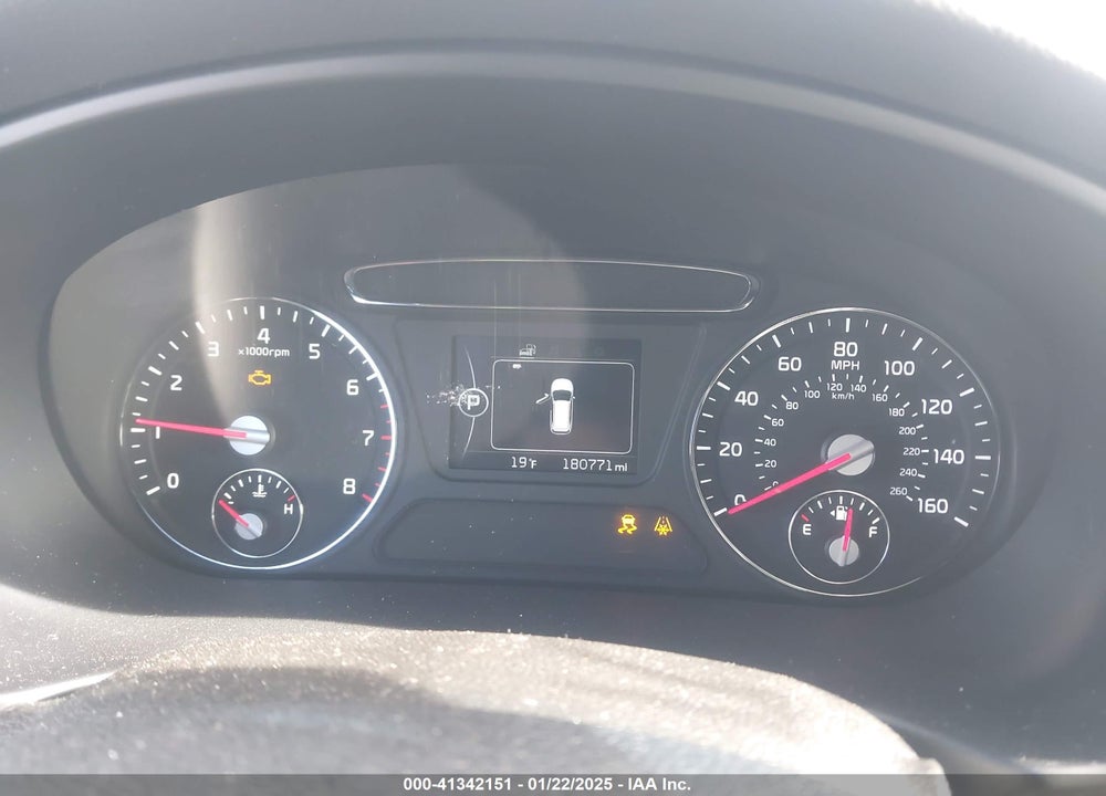 2016 KIA SORENTO 2.4L LX VIN: 5XYPGDA30GG001762