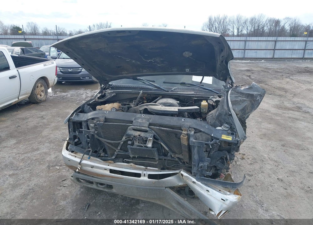 2002 CHEVROLET SUBURBAN 1500 LT VIN: 1GNFK16Z72J272002