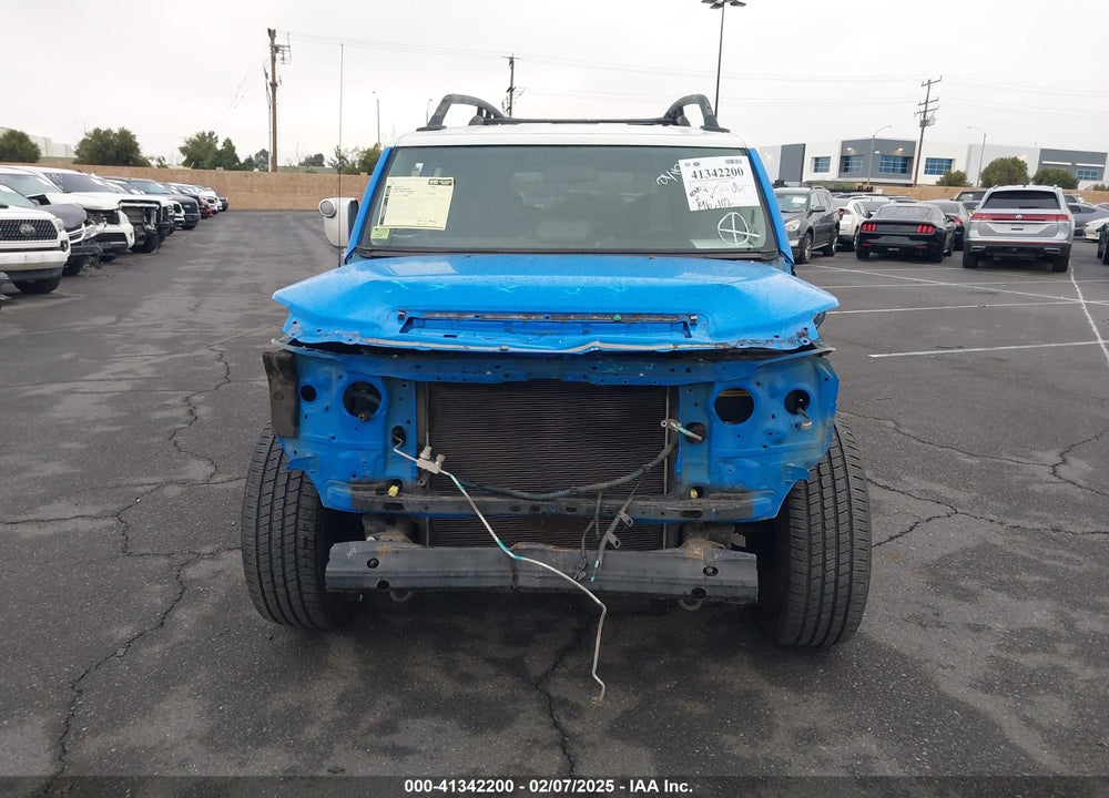 2007 TOYOTA FJ CRUISER VIN: JTEBU11F070047640