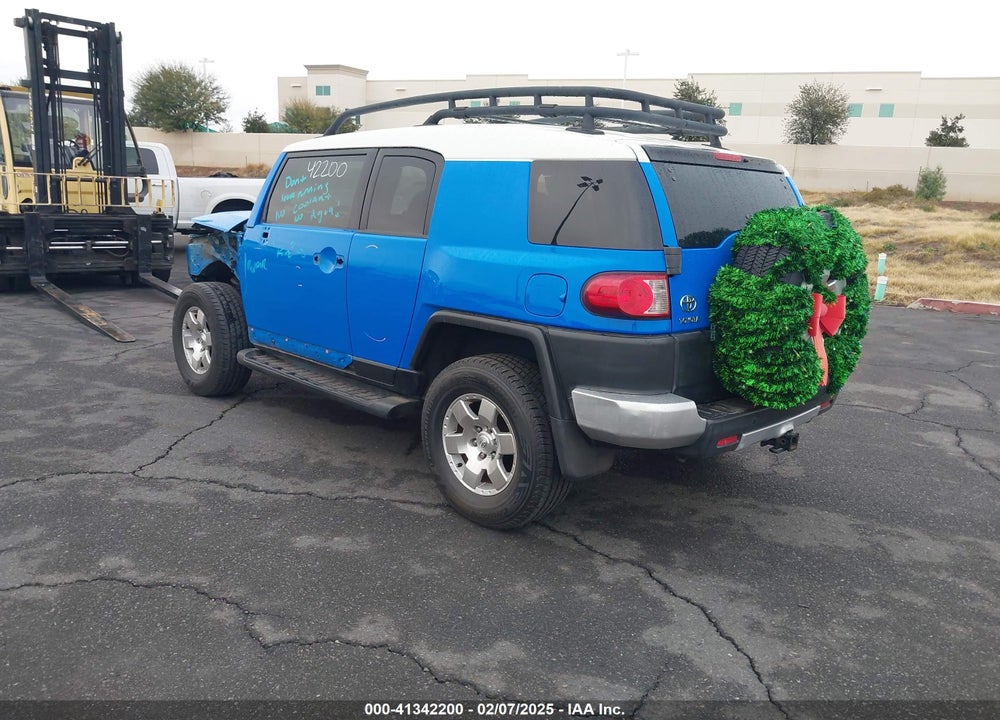 2007 TOYOTA FJ CRUISER VIN: JTEBU11F070047640