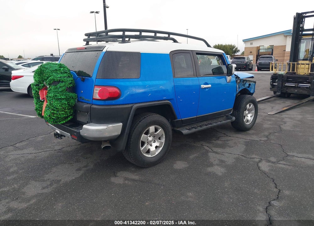 2007 TOYOTA FJ CRUISER VIN: JTEBU11F070047640