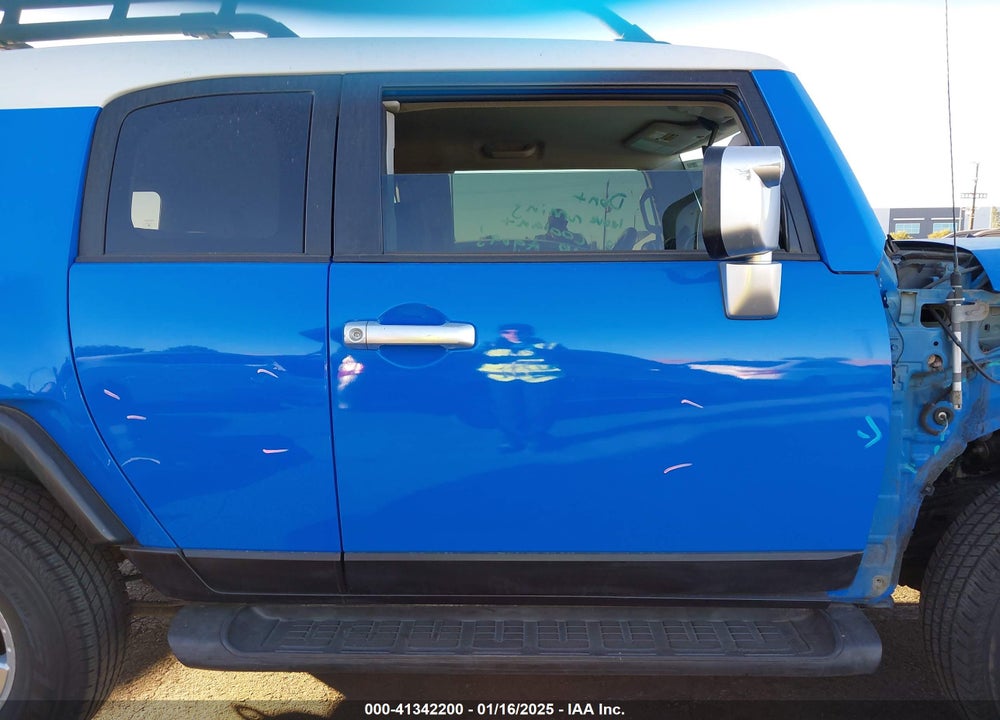 2007 TOYOTA FJ CRUISER VIN: JTEBU11F070047640