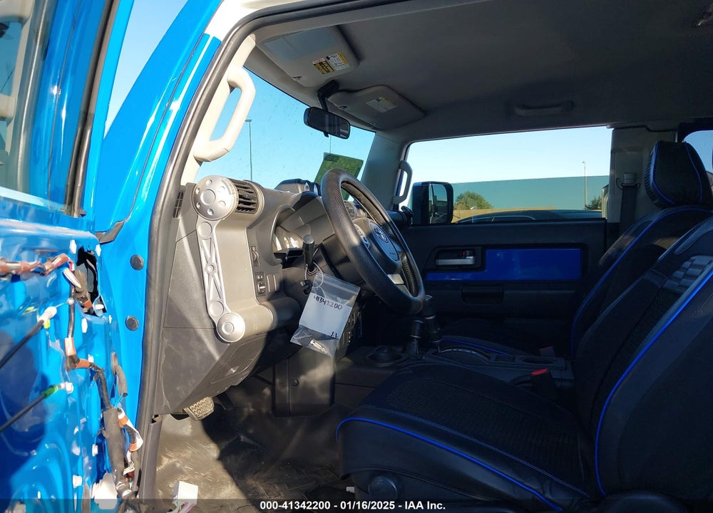 2007 TOYOTA FJ CRUISER VIN: JTEBU11F070047640