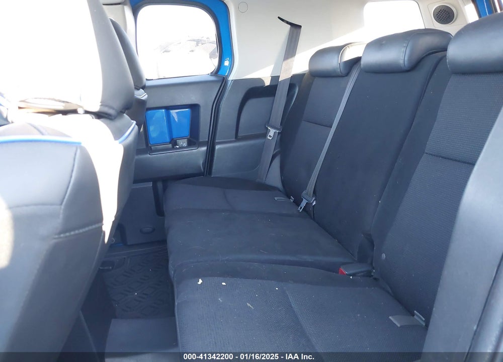 2007 TOYOTA FJ CRUISER VIN: JTEBU11F070047640