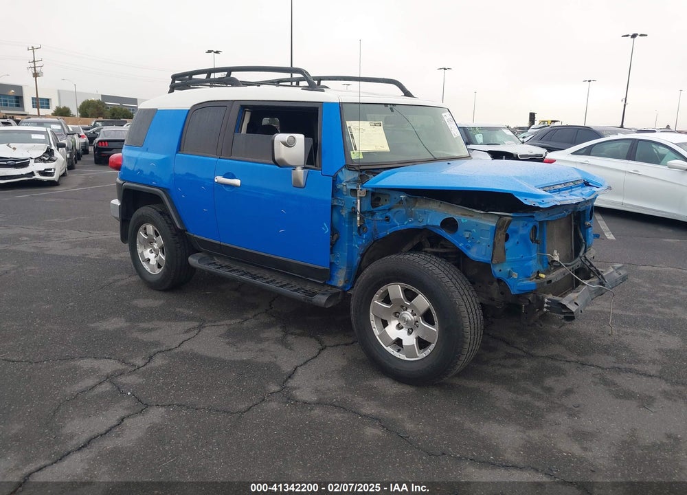 2007 TOYOTA FJ CRUISER VIN: JTEBU11F070047640