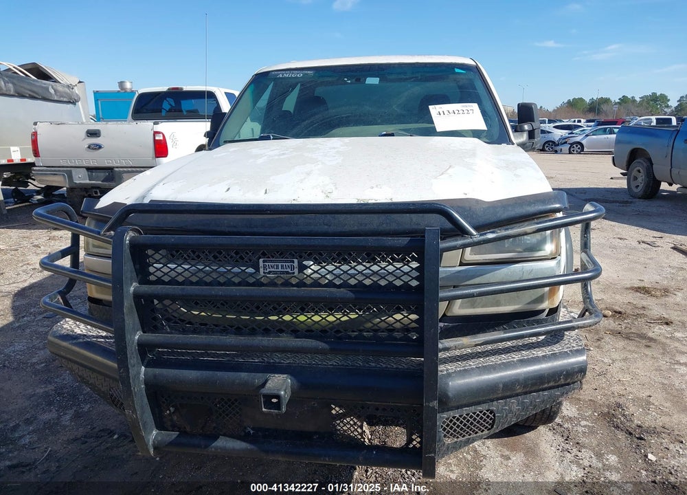 2005 CHEVROLET SILVERADO 2500HD WORK TRUCK VIN: 1GCHC23275F924586