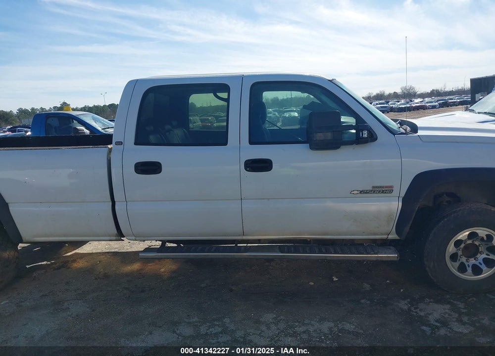2005 CHEVROLET SILVERADO 2500HD WORK TRUCK VIN: 1GCHC23275F924586
