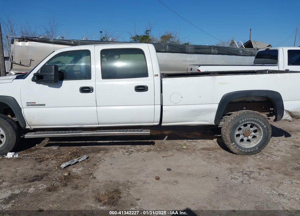2005 CHEVROLET SILVERADO 2500HD WORK TRUCK VIN: 1GCHC23275F924586