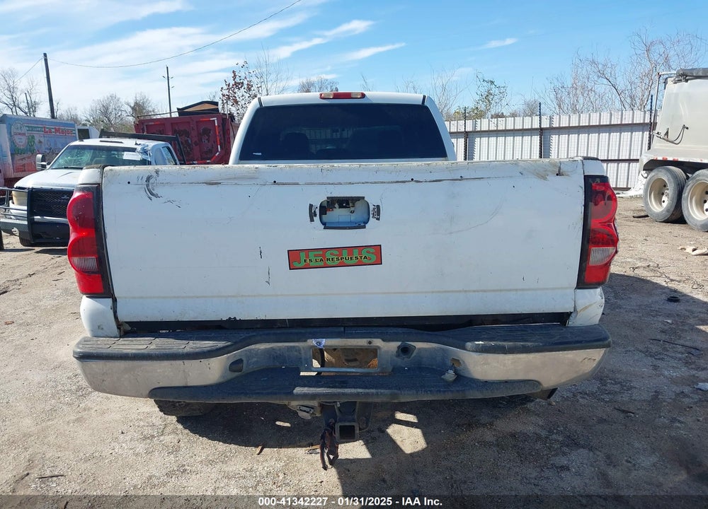 2005 CHEVROLET SILVERADO 2500HD WORK TRUCK VIN: 1GCHC23275F924586