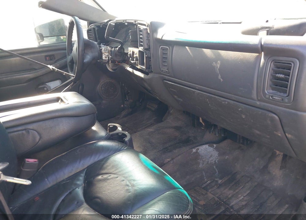 2005 CHEVROLET SILVERADO 2500HD WORK TRUCK VIN: 1GCHC23275F924586