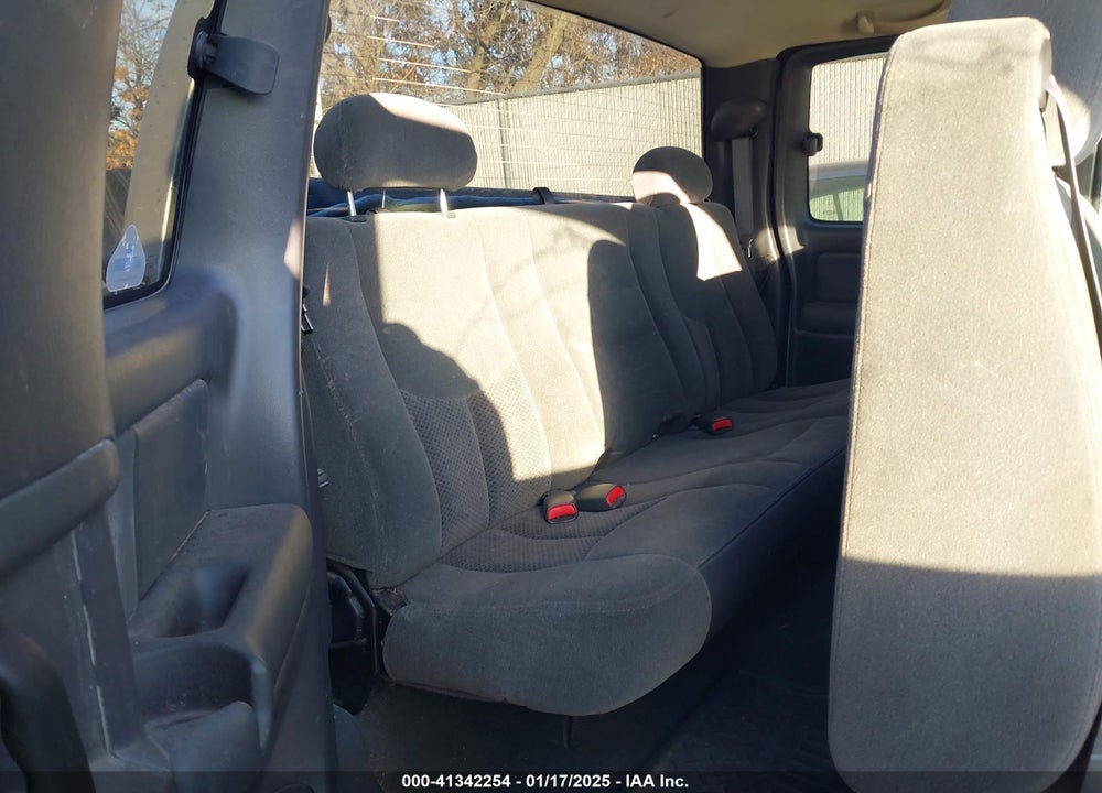 2004 CHEVROLET SILVERADO 1500 LS VIN: 2GCEC19T341295573