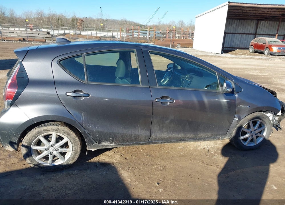 2015 TOYOTA PRIUS C VIN: JTDKDTB33F1111862
