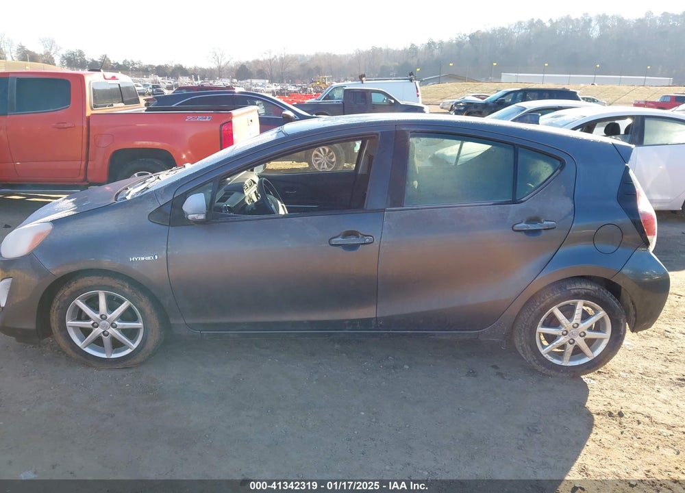 2015 TOYOTA PRIUS C VIN: JTDKDTB33F1111862