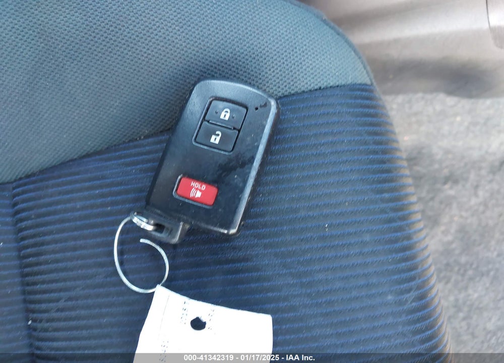 2015 TOYOTA PRIUS C VIN: JTDKDTB33F1111862