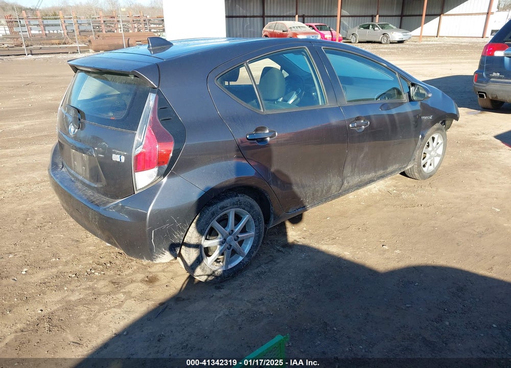 2015 TOYOTA PRIUS C VIN: JTDKDTB33F1111862