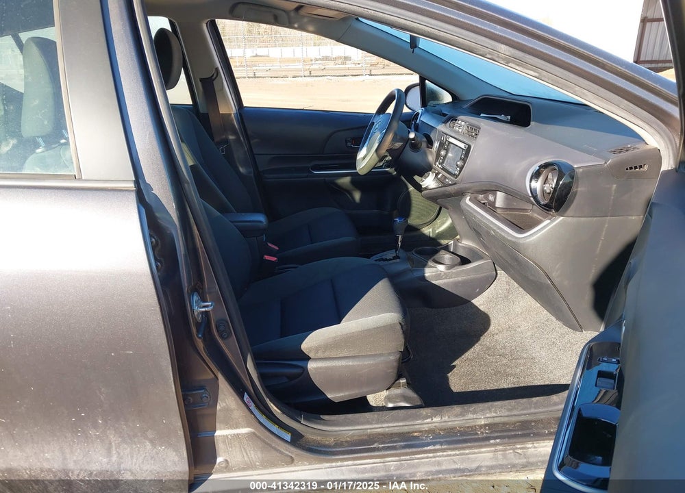 2015 TOYOTA PRIUS C VIN: JTDKDTB33F1111862
