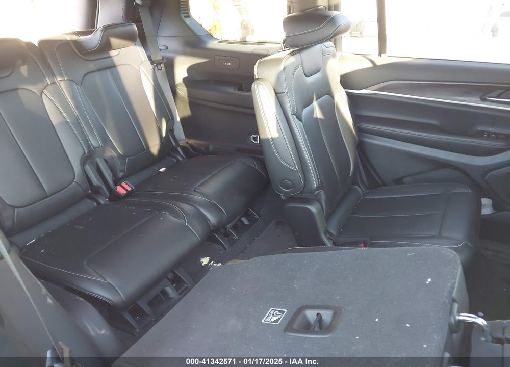 2024 JEEP GRAND CHEROKEE L LIMITED 4X4 VIN: 1C4RJKBG0R8586885