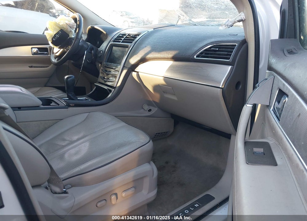 2011 LINCOLN MKX VIN: 2LMDJ8JK8BBJ21647
