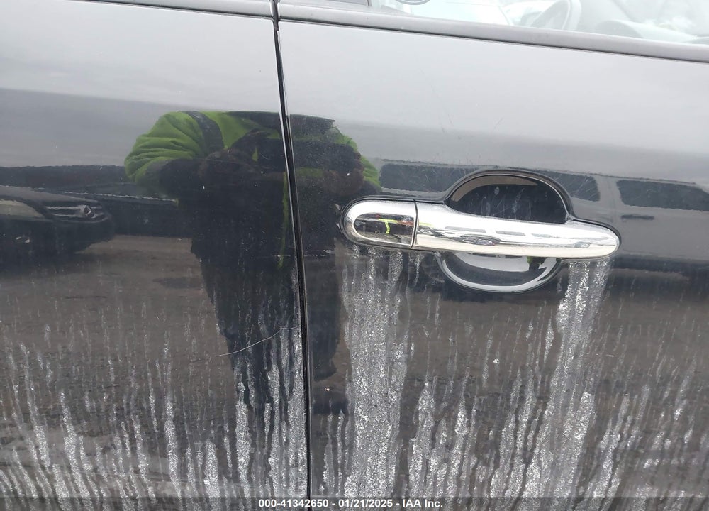 2011 KIA SORENTO LX VIN: 5XYKTCA18BG066169