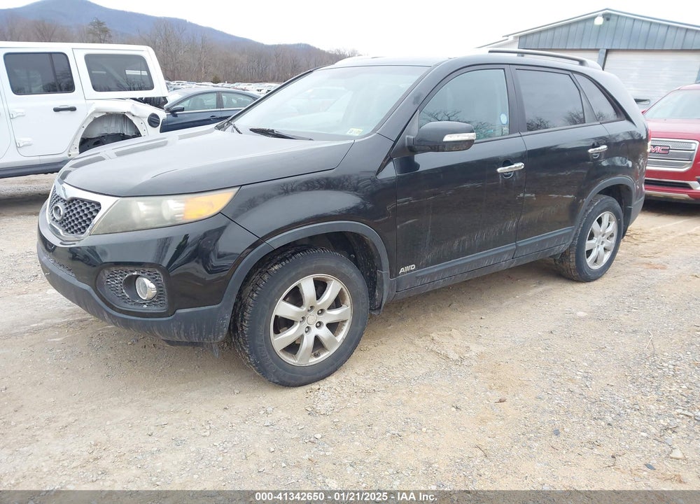 2011 KIA SORENTO LX VIN: 5XYKTCA18BG066169