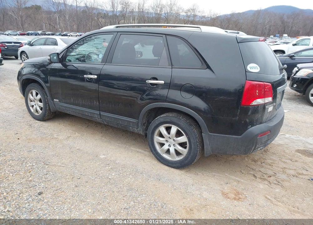 2011 KIA SORENTO LX VIN: 5XYKTCA18BG066169