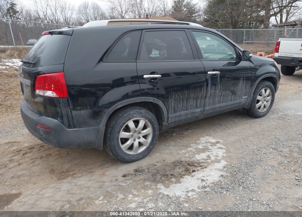 2011 KIA SORENTO LX VIN: 5XYKTCA18BG066169