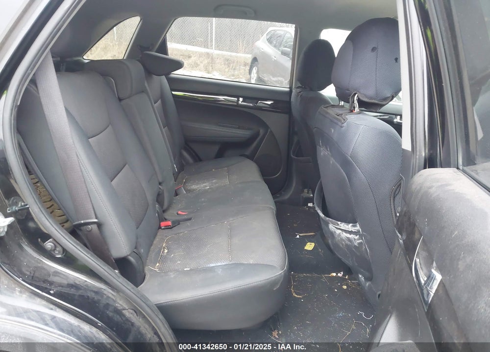 2011 KIA SORENTO LX VIN: 5XYKTCA18BG066169