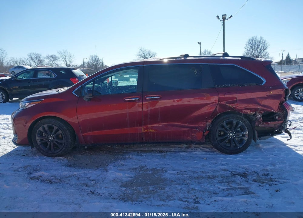 2022 TOYOTA SIENNA XSE VIN: 5TDXRKEC7NS136682