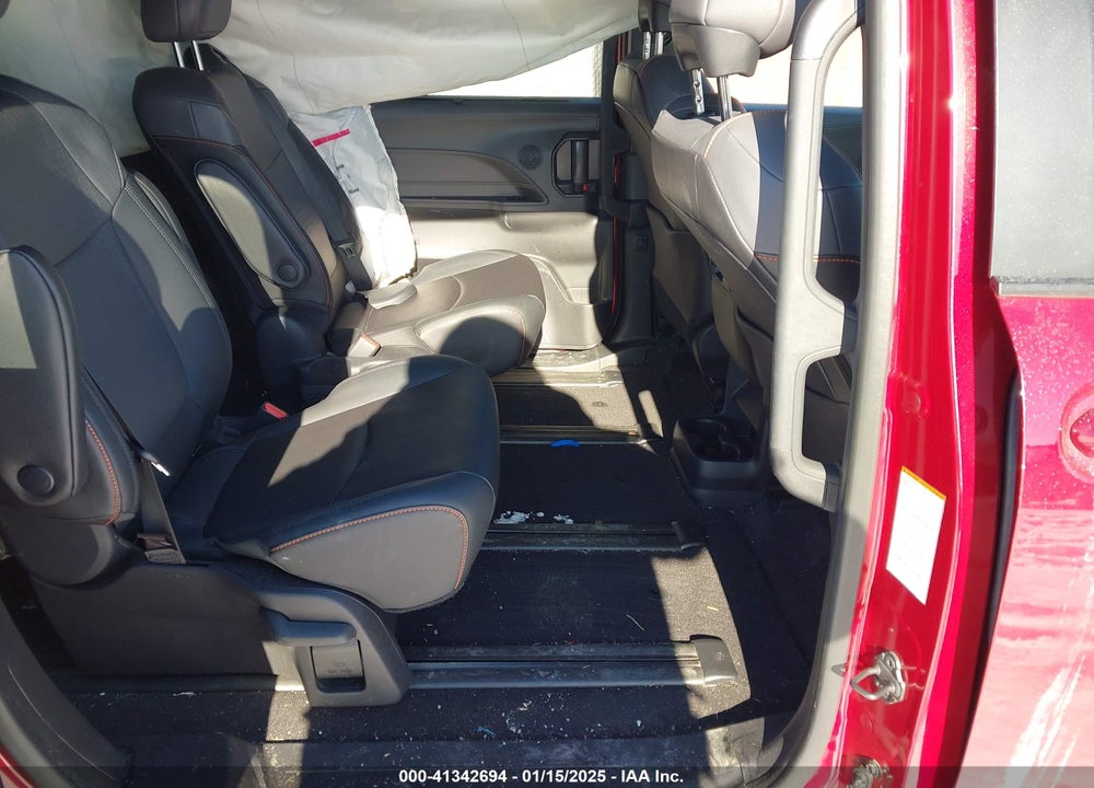 2022 TOYOTA SIENNA XSE VIN: 5TDXRKEC7NS136682