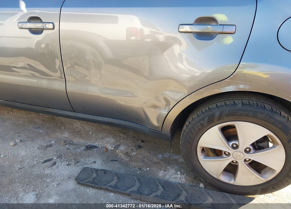 2016 KIA SOUL VIN: KNDJN2A22G7305230