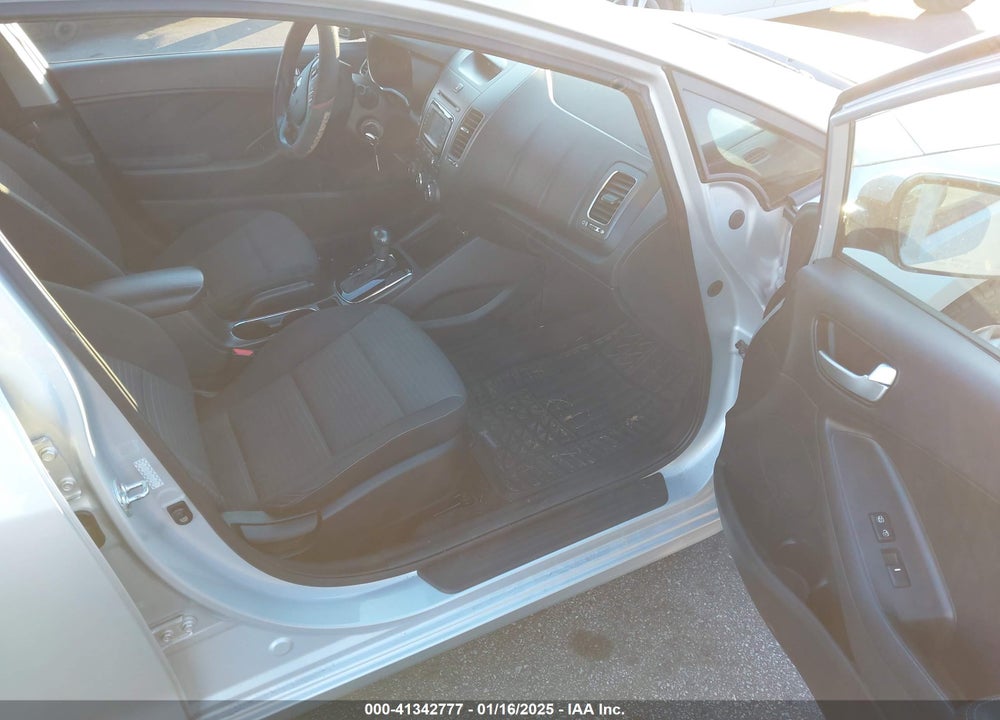 2017 KIA FORTE LX VIN: 3KPFL4A73HE014353