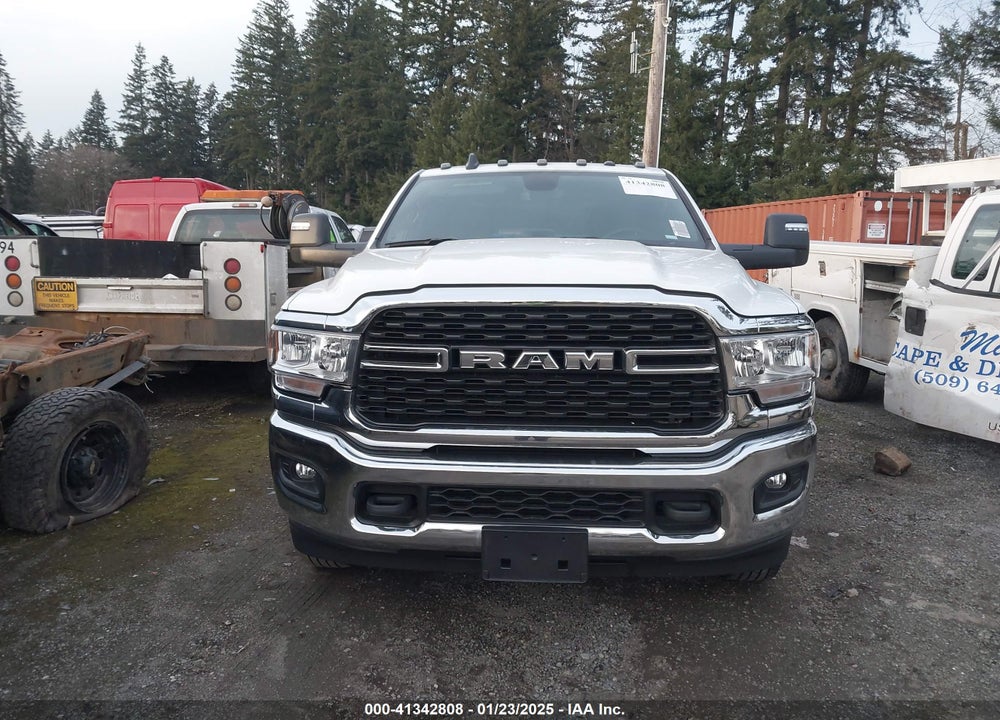2024 RAM 3500 BIG HORN  4X4 8' BOX VIN: 3C63RRHL2RG289579