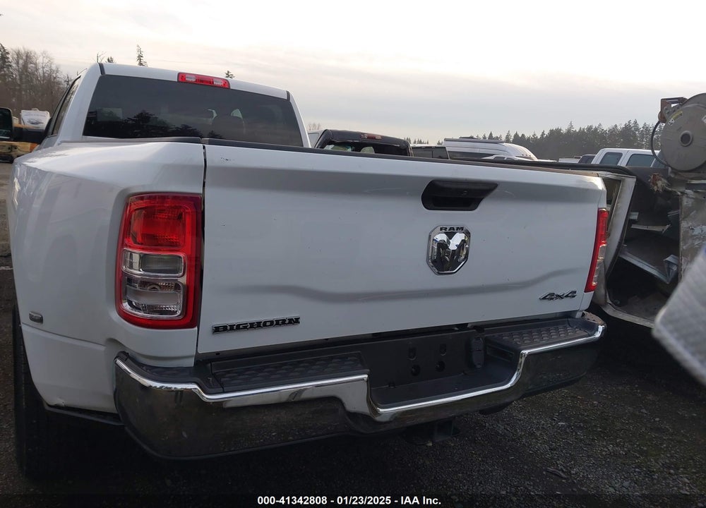 2024 RAM 3500 BIG HORN  4X4 8' BOX VIN: 3C63RRHL2RG289579