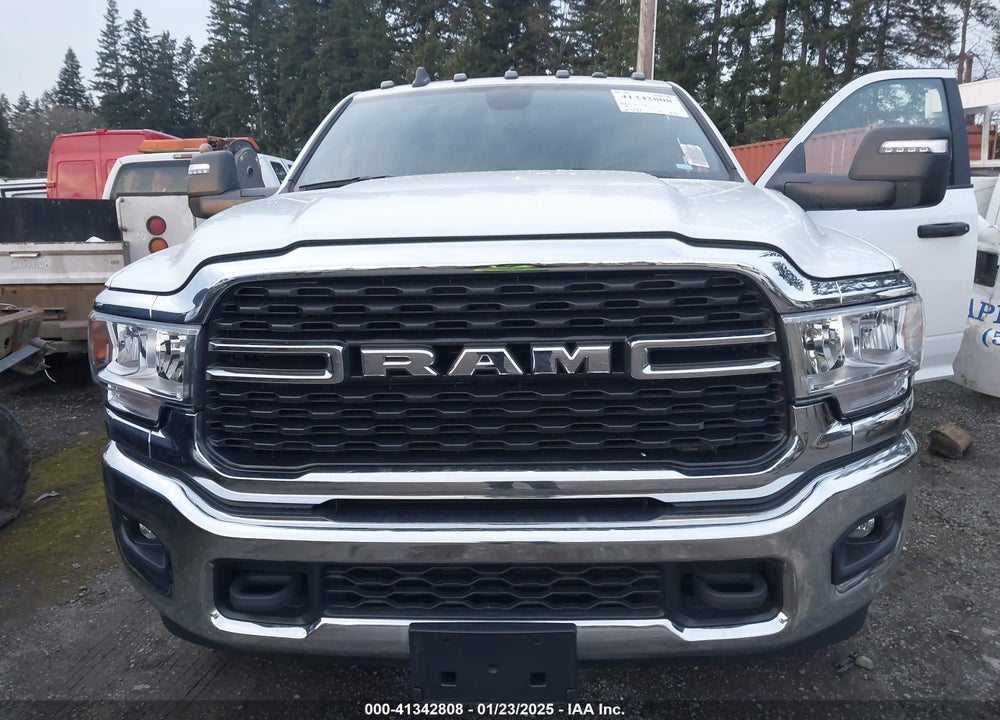 2024 RAM 3500 BIG HORN  4X4 8' BOX VIN: 3C63RRHL2RG289579