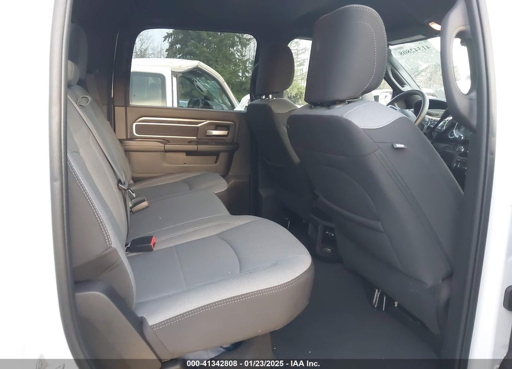 2024 RAM 3500 BIG HORN  4X4 8' BOX VIN: 3C63RRHL2RG289579