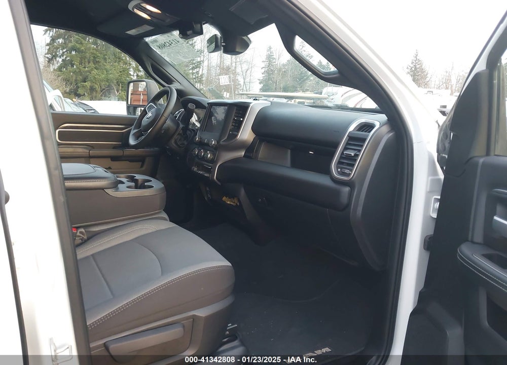 2024 RAM 3500 BIG HORN  4X4 8' BOX VIN: 3C63RRHL2RG289579