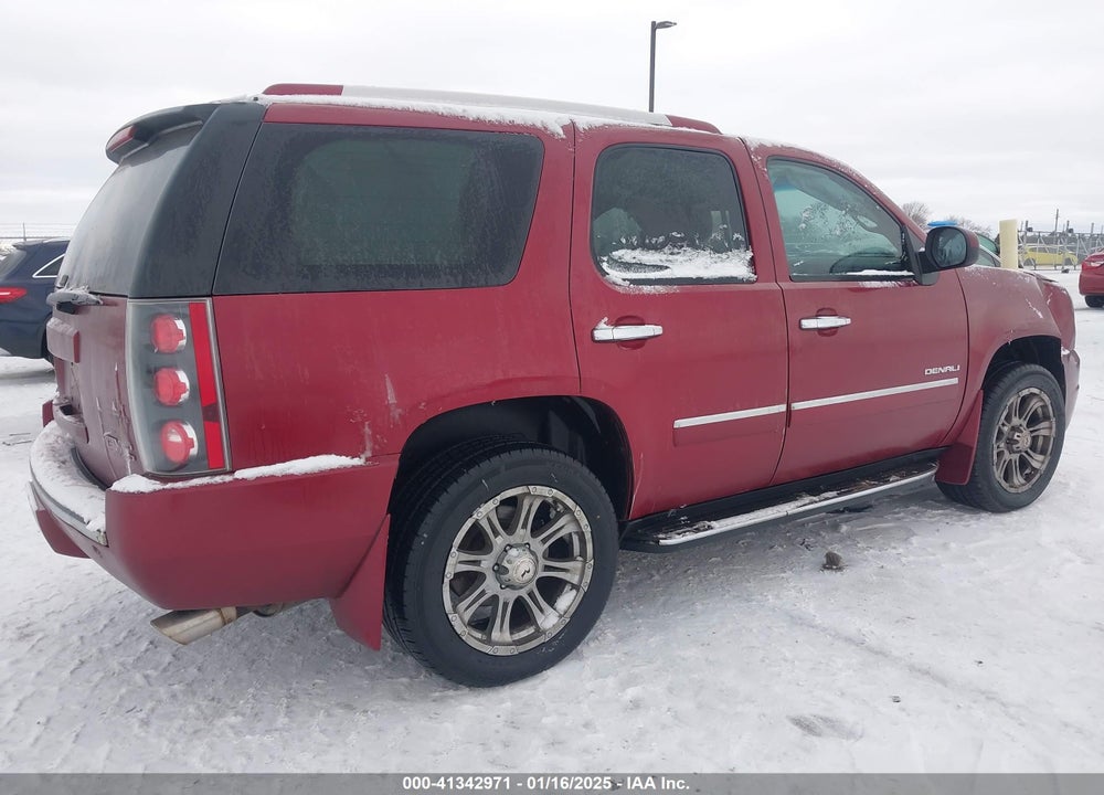 2011 GMC YUKON DENALI VIN: 1GKS2EEF2BR214696