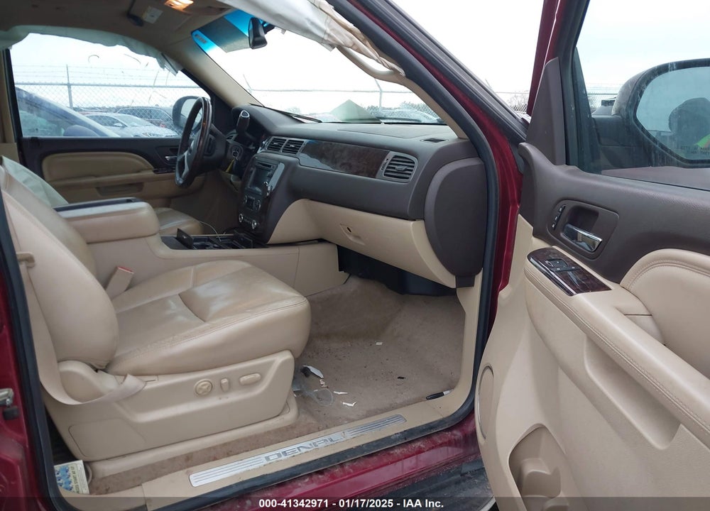 2011 GMC YUKON DENALI VIN: 1GKS2EEF2BR214696