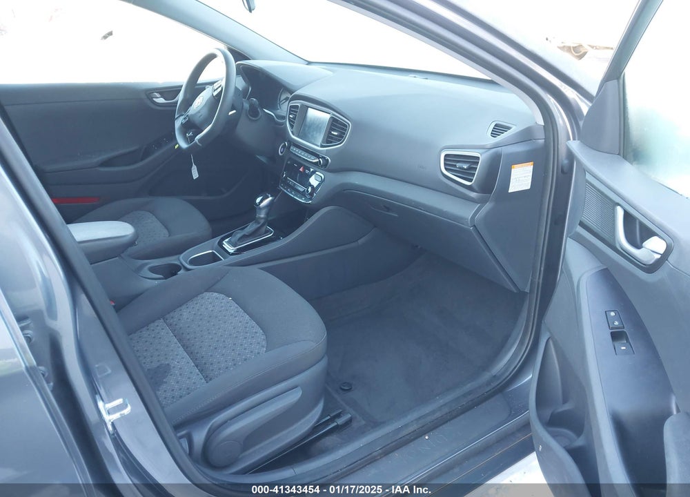 2017 HYUNDAI IONIQ HYBRID VIN: KMHC65LC4HU058045