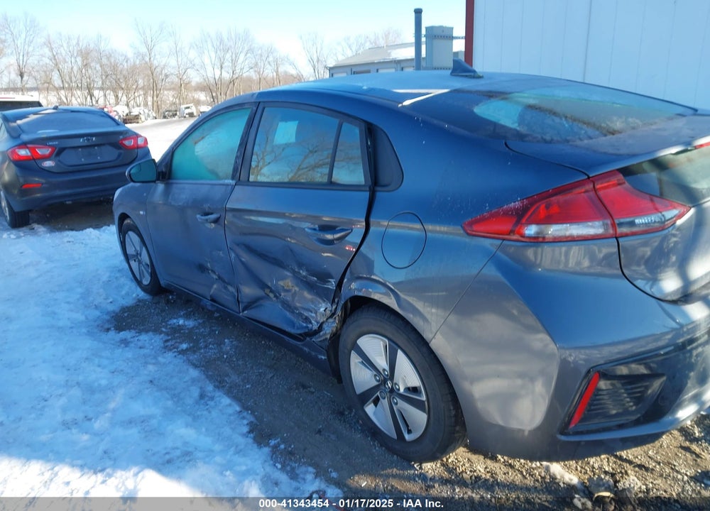 2017 HYUNDAI IONIQ HYBRID VIN: KMHC65LC4HU058045
