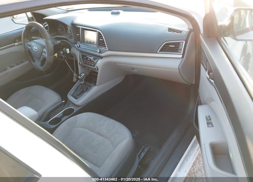 2017 HYUNDAI ELANTRA VIN: 5NPD84LF3HH168182