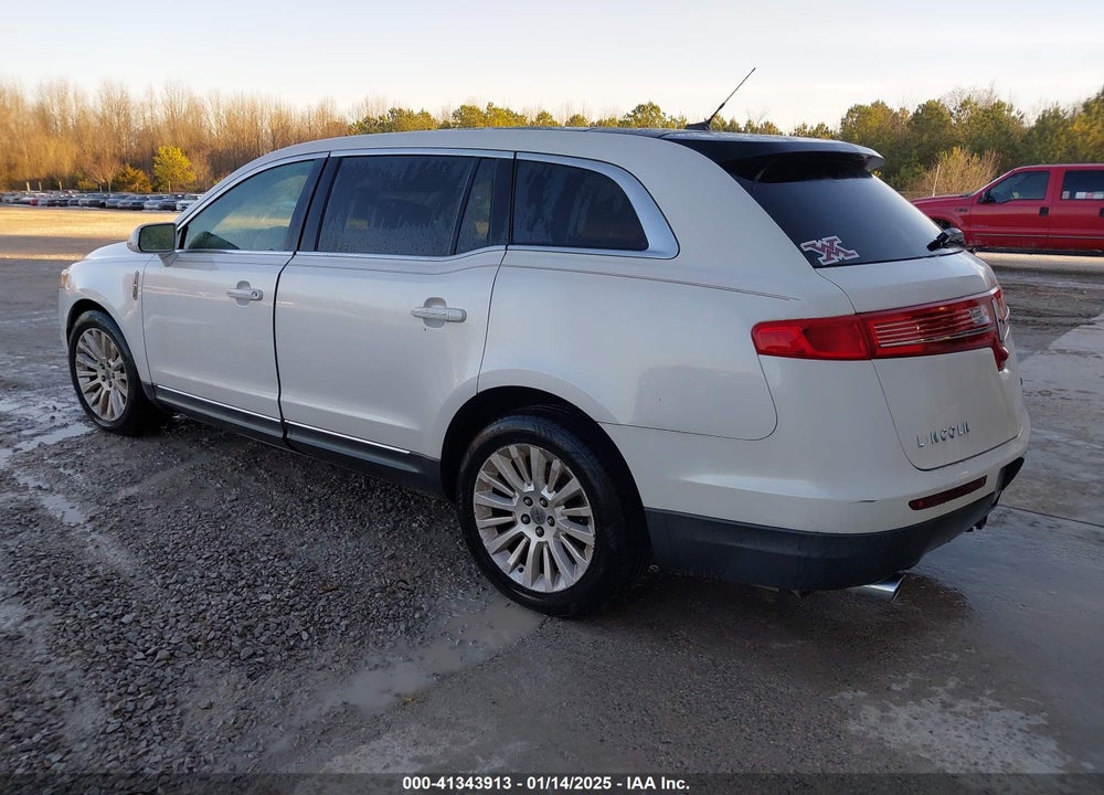 2011 LINCOLN MKT VIN: 2LMHJ5FR9BBJ52072