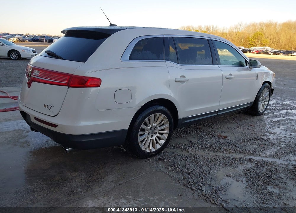 2011 LINCOLN MKT VIN: 2LMHJ5FR9BBJ52072